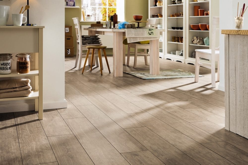 526680_HARO_Laminatboden_Landhausdiele_4V_Kastanie-impresso_strukturiert-matt_Int