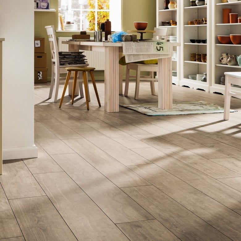 526680_HARO_Laminatboden_Landhausdiele_4V_Kastanie-impresso_strukturiert-matt_Int