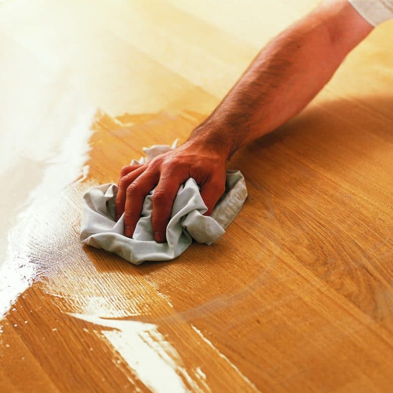 Application huiles parquet en bois