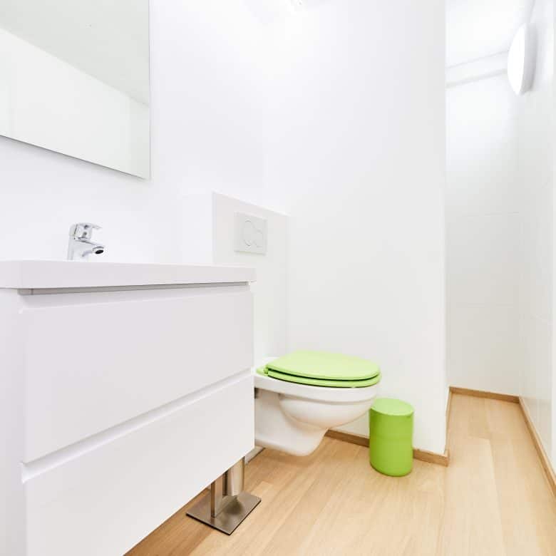 Revêtement en bois choisir pour sa salle de bain
